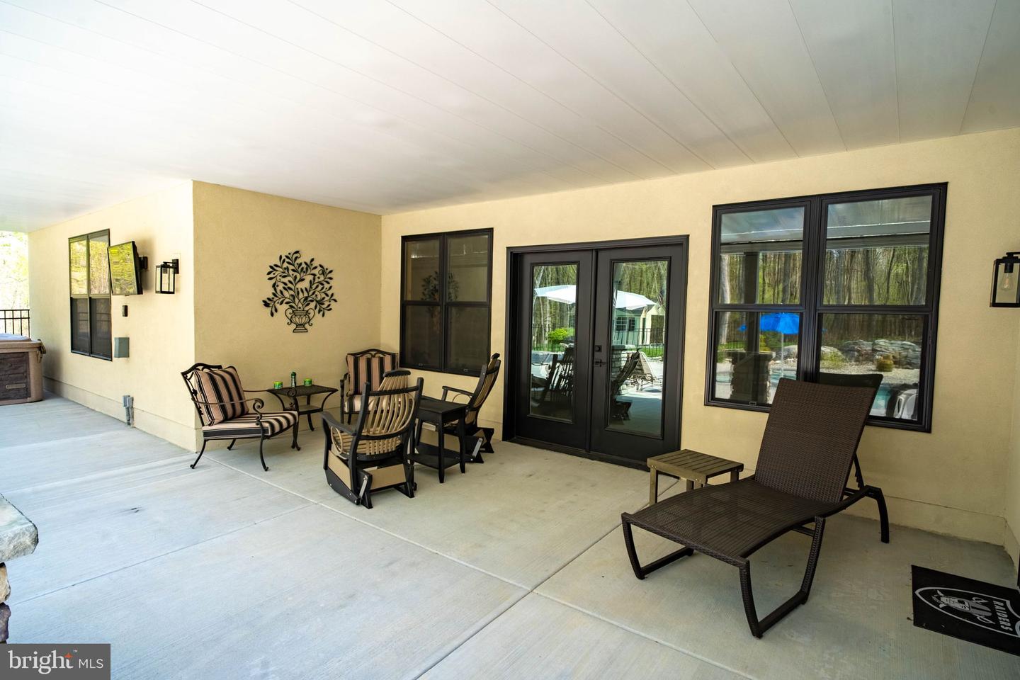 233 European Dr Property Photo 61