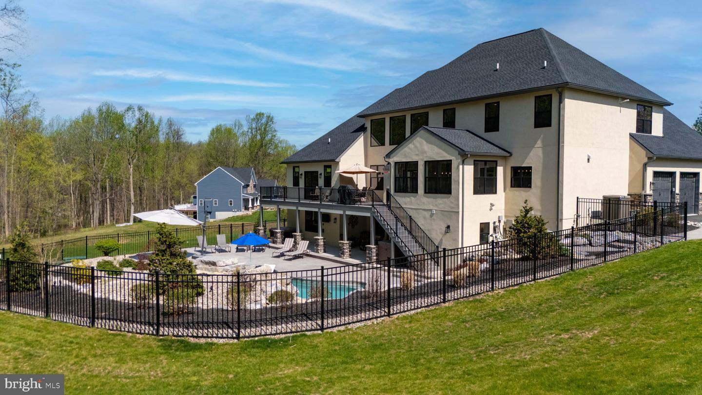233 European Dr Property Photo 64