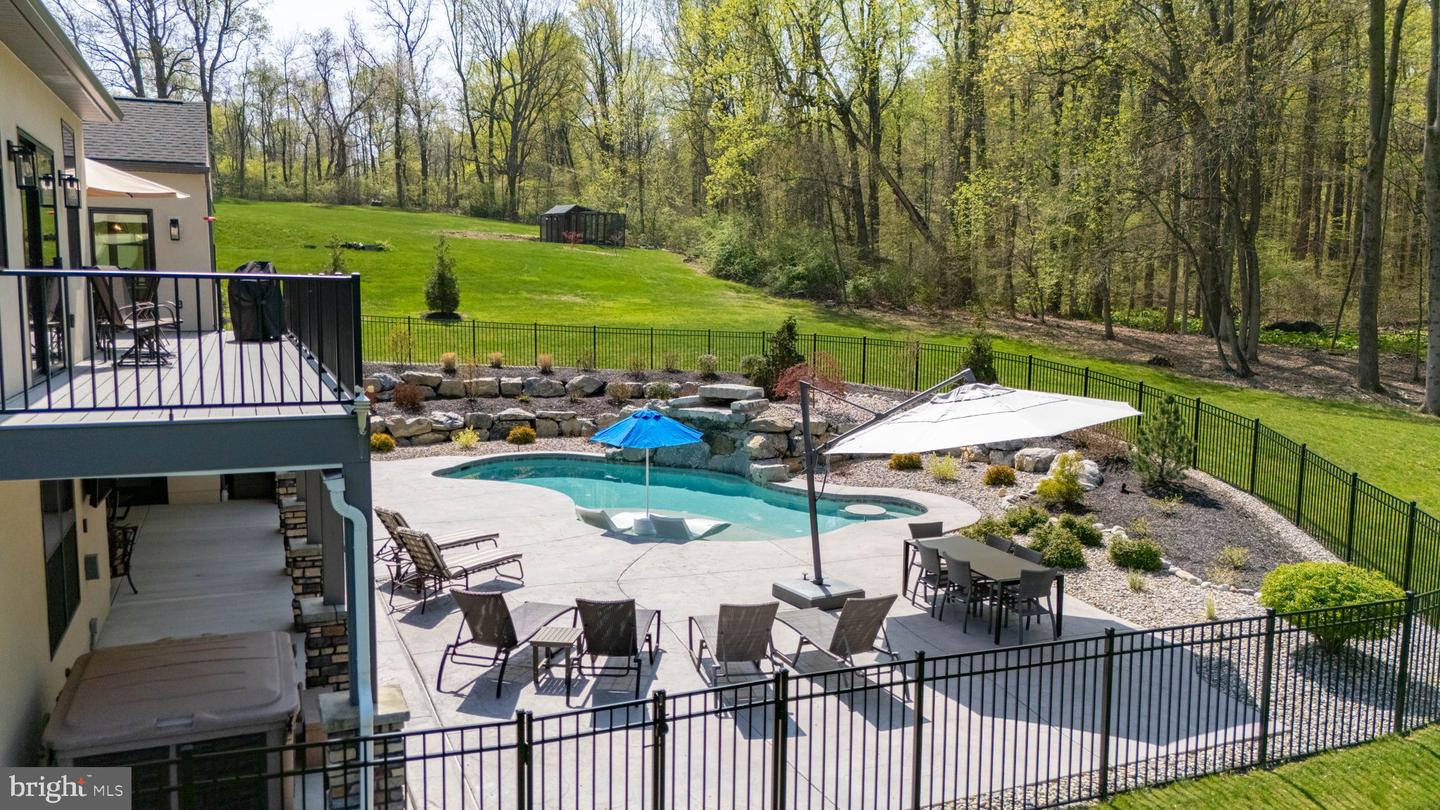 233 European Dr Property Photo 73