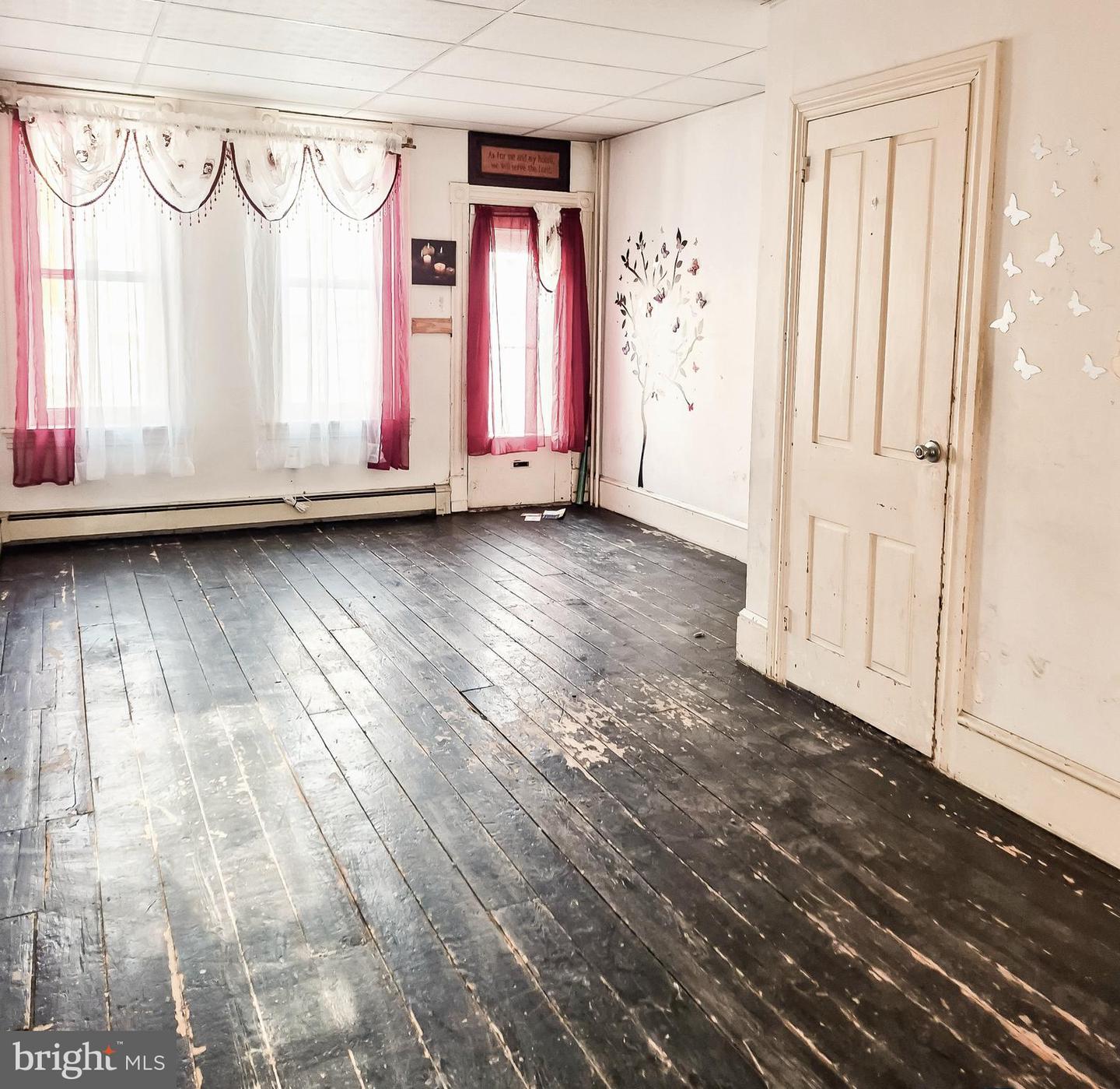 1262 Buttonwood St Property Photo 3