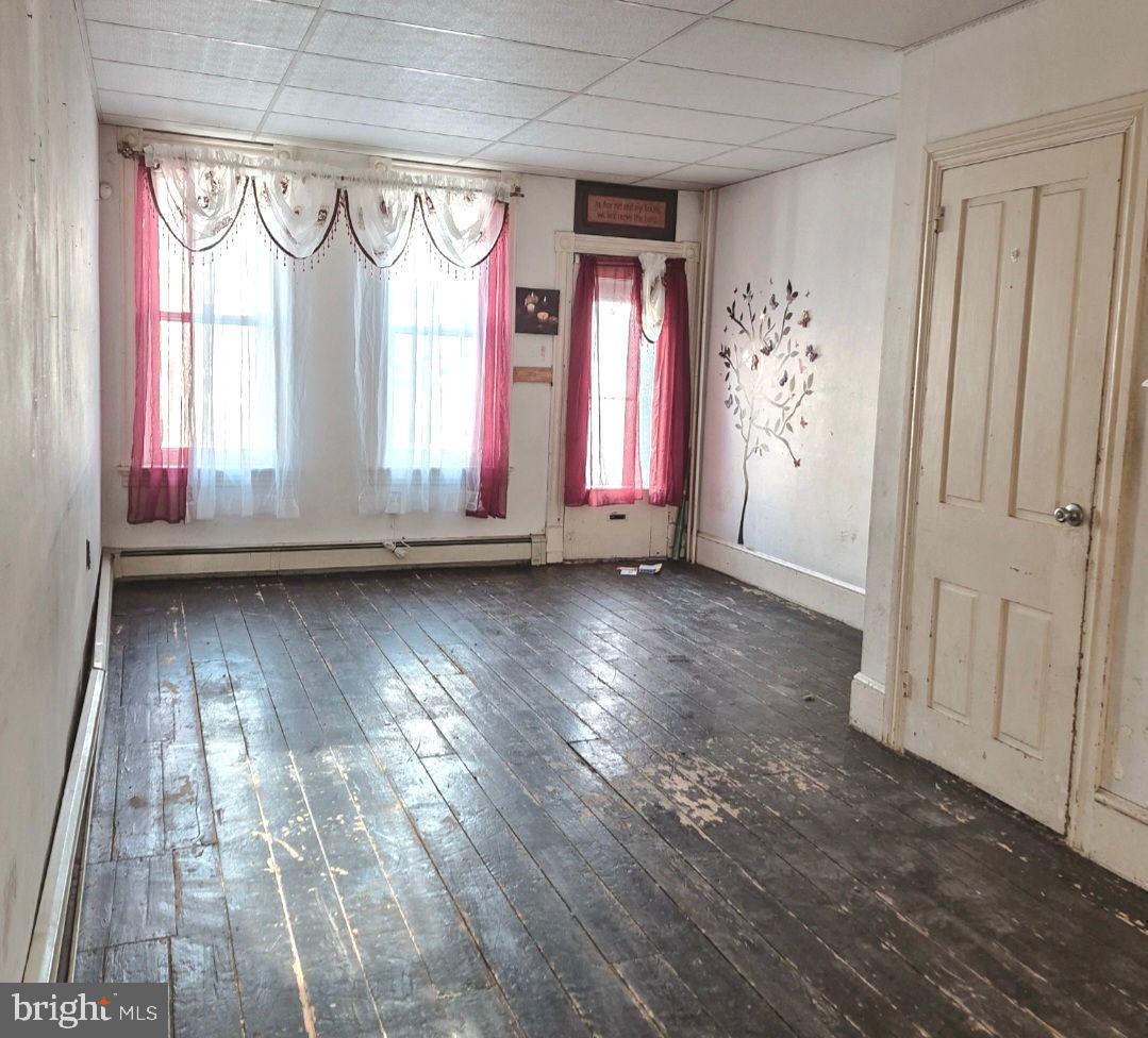 1262 Buttonwood St Property Photo 4