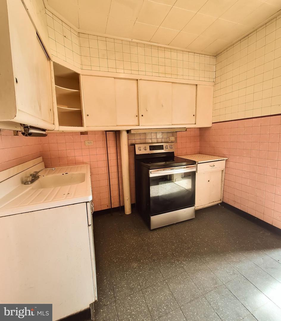 1262 Buttonwood St Property Photo 7