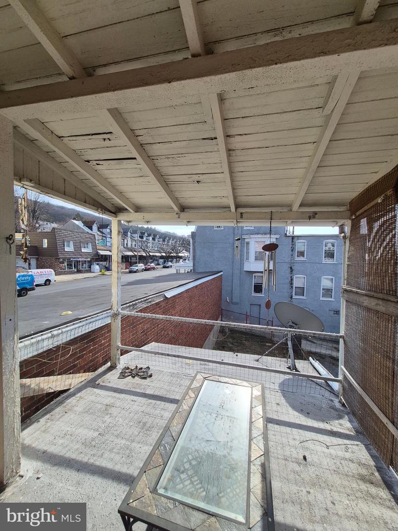 1262 Buttonwood St Property Photo 22