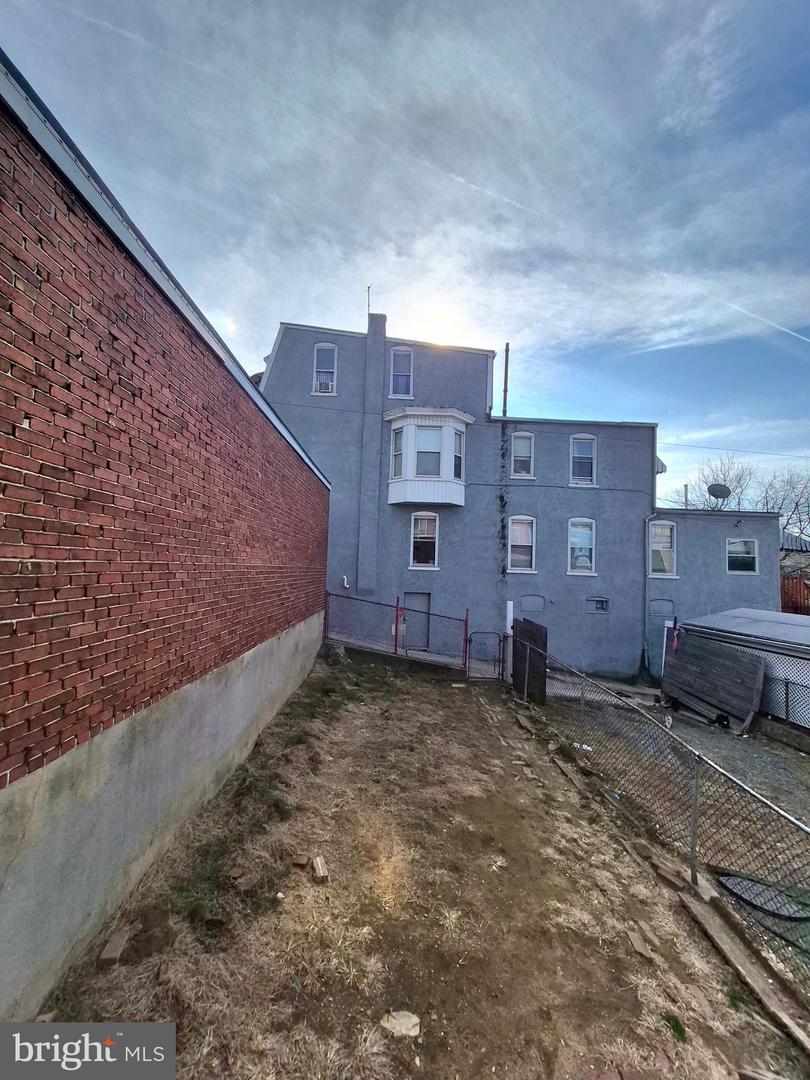 1262 Buttonwood St Property Photo 23