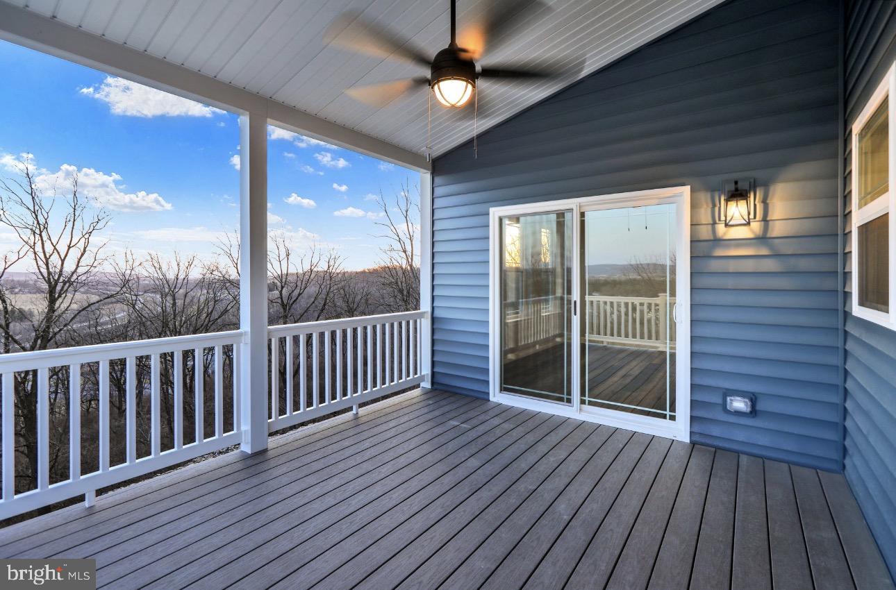 161 Portia Blvd Property Photo 3