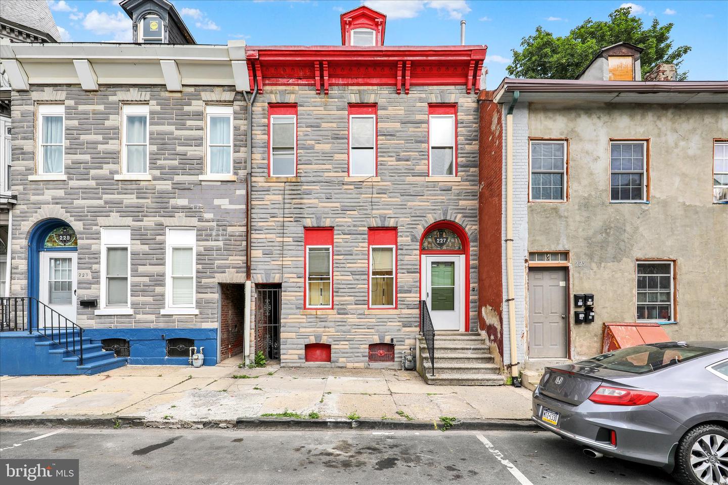 227 N 10TH ST Property Photo 1