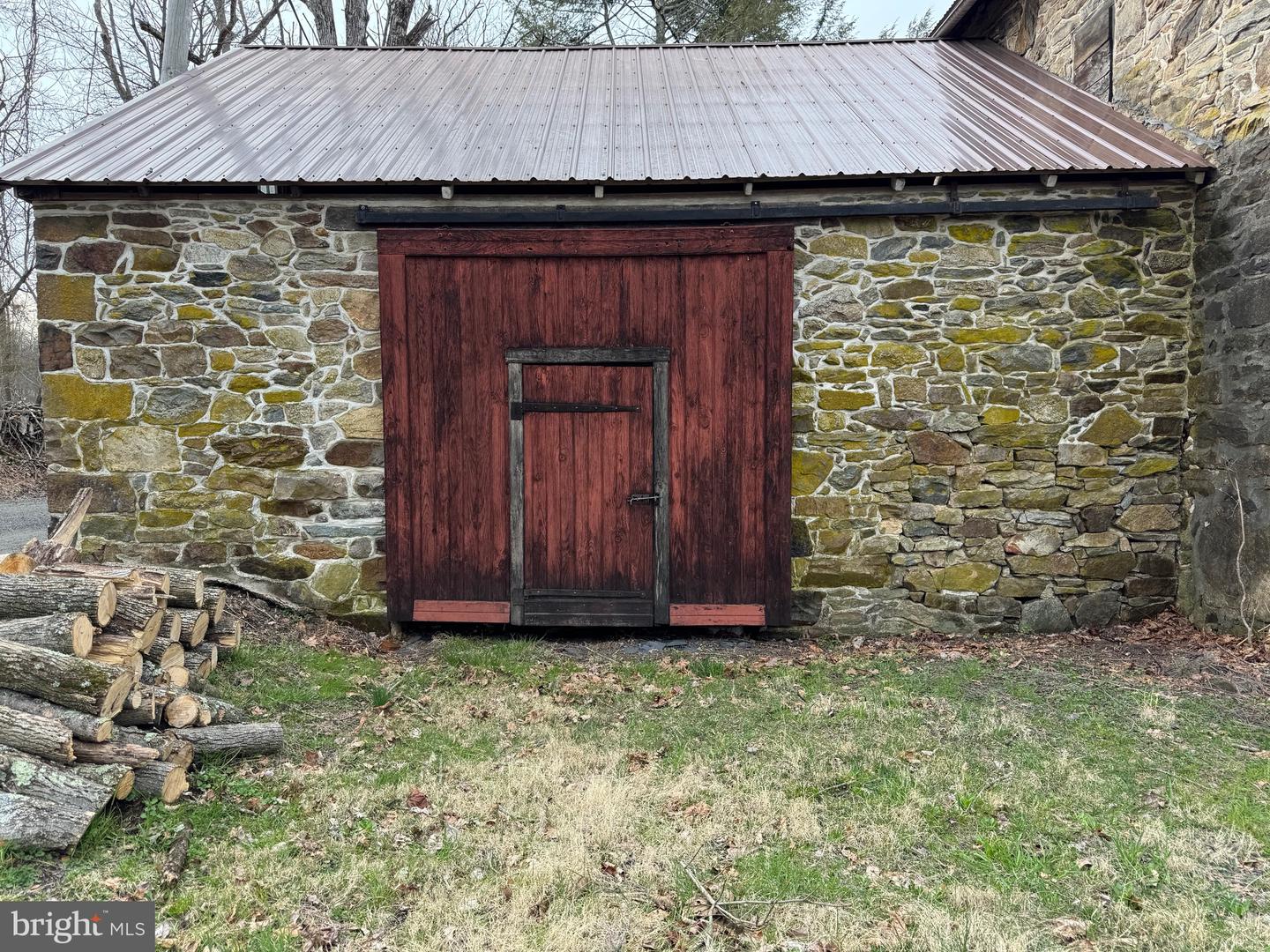 142 Township Rd Property Photo 1