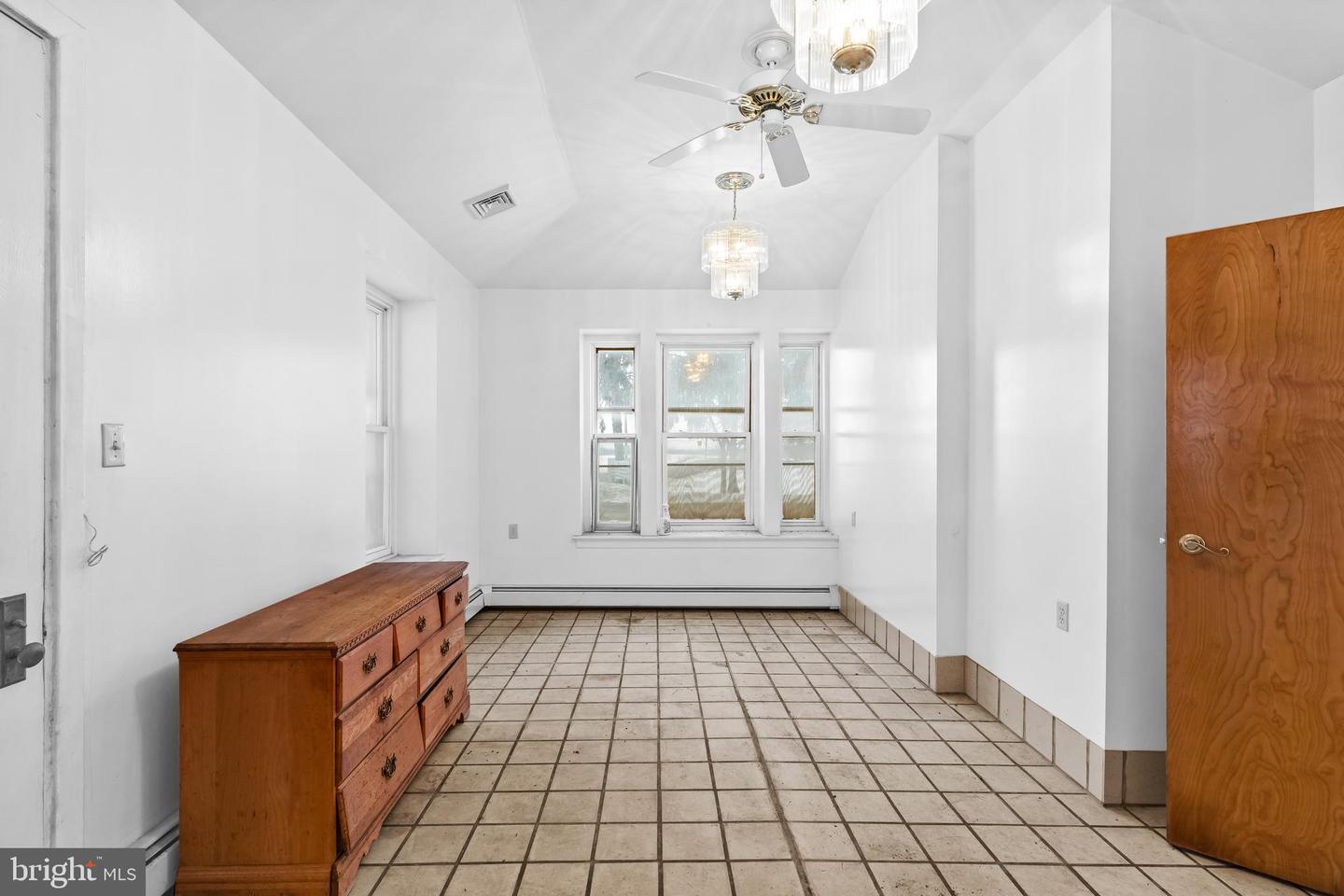 384 Evansville Rd Property Photo 17