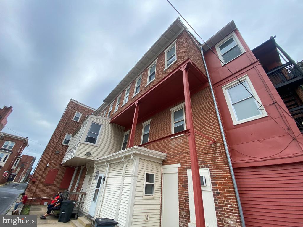 417 Walnut St Property Photo 3