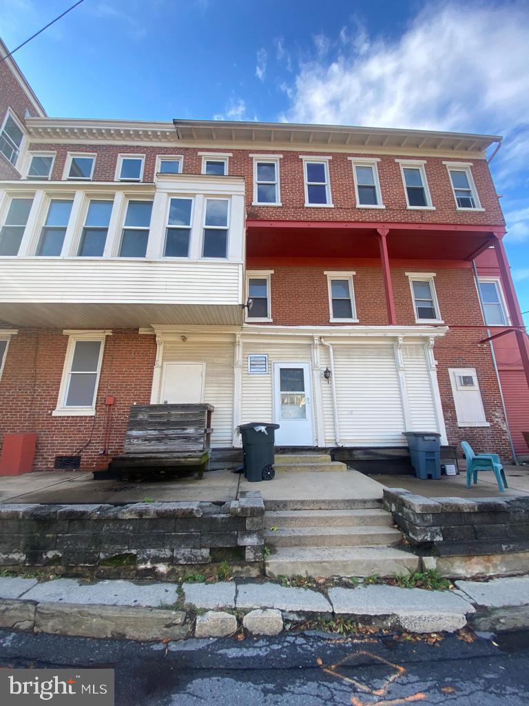 417 Walnut St Property Photo 4