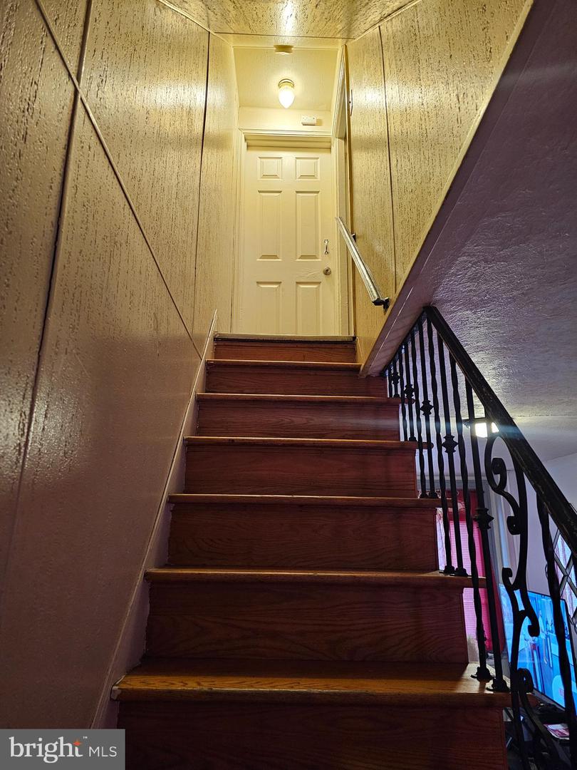 1035 Cotton St Property Photo 6