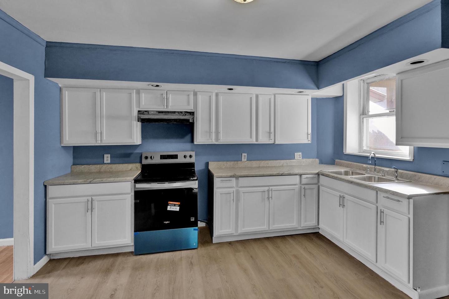70 N Centre Avenue Property Photo 10