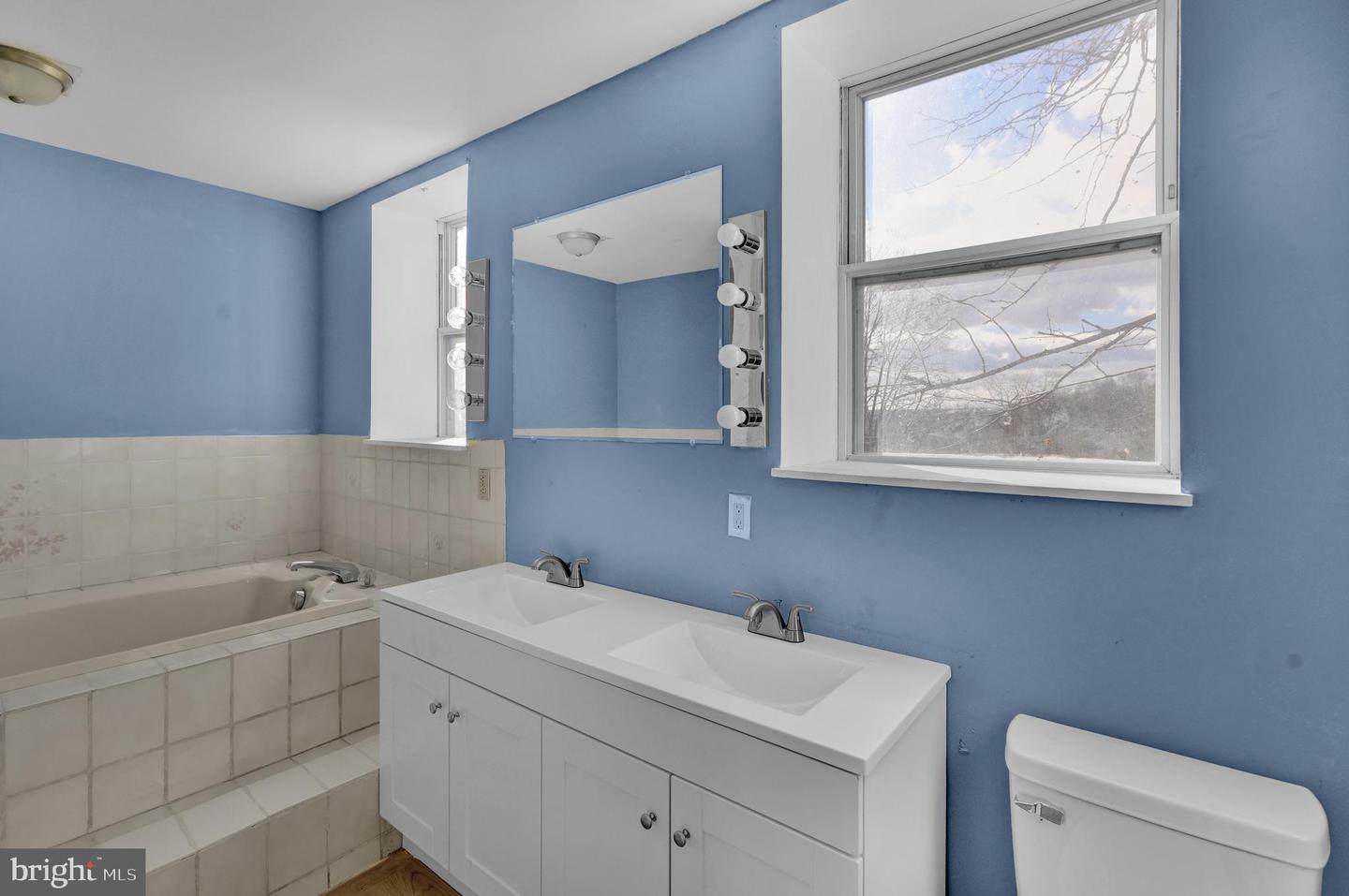 70 N Centre Avenue Property Photo 27