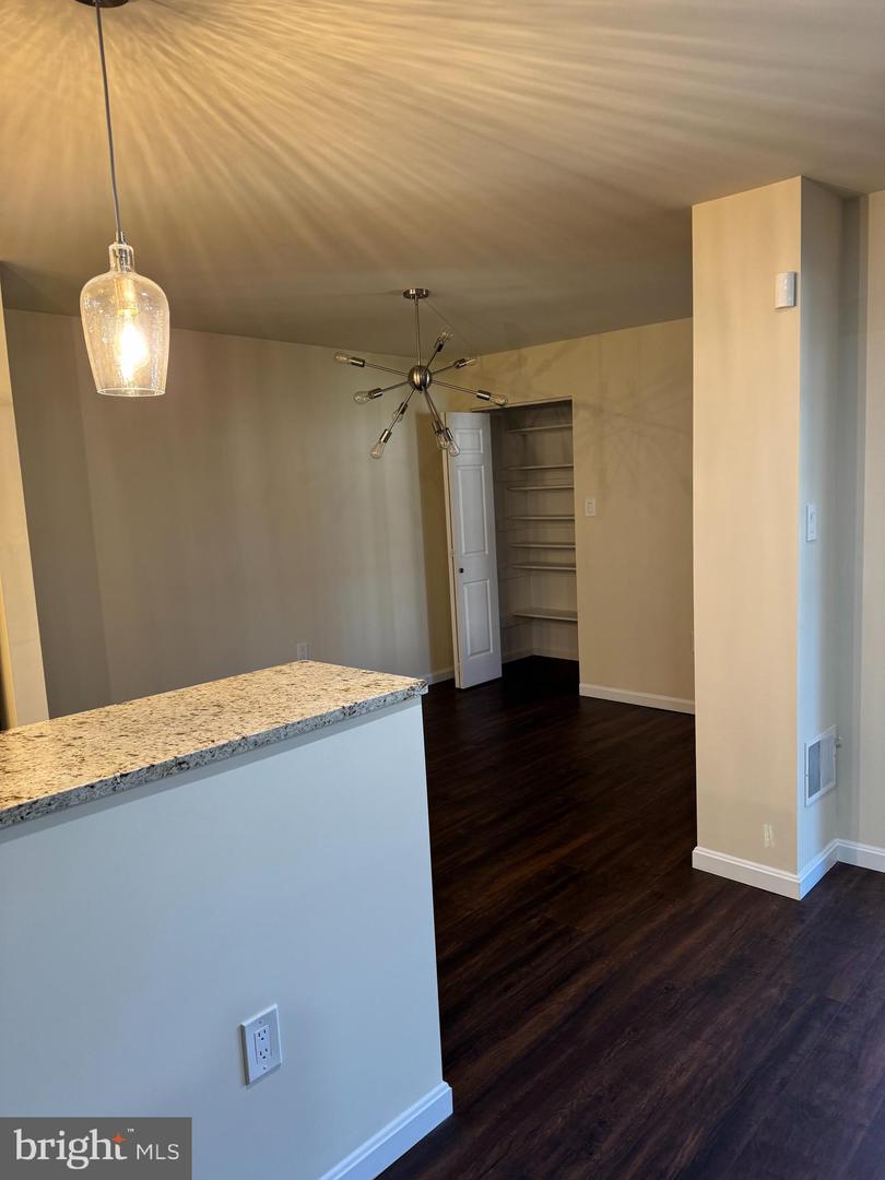 168 Valley Greene Cr #168 Property Photo 4