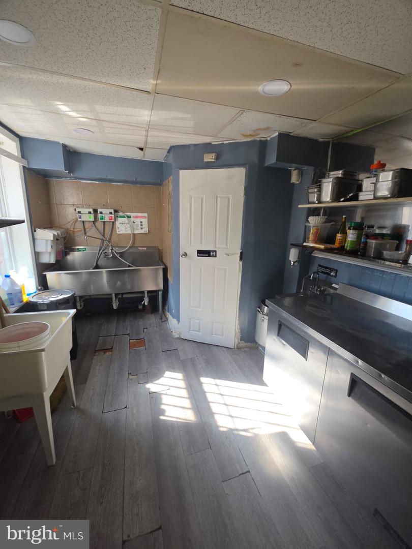 1022 Elm St Property Photo 10