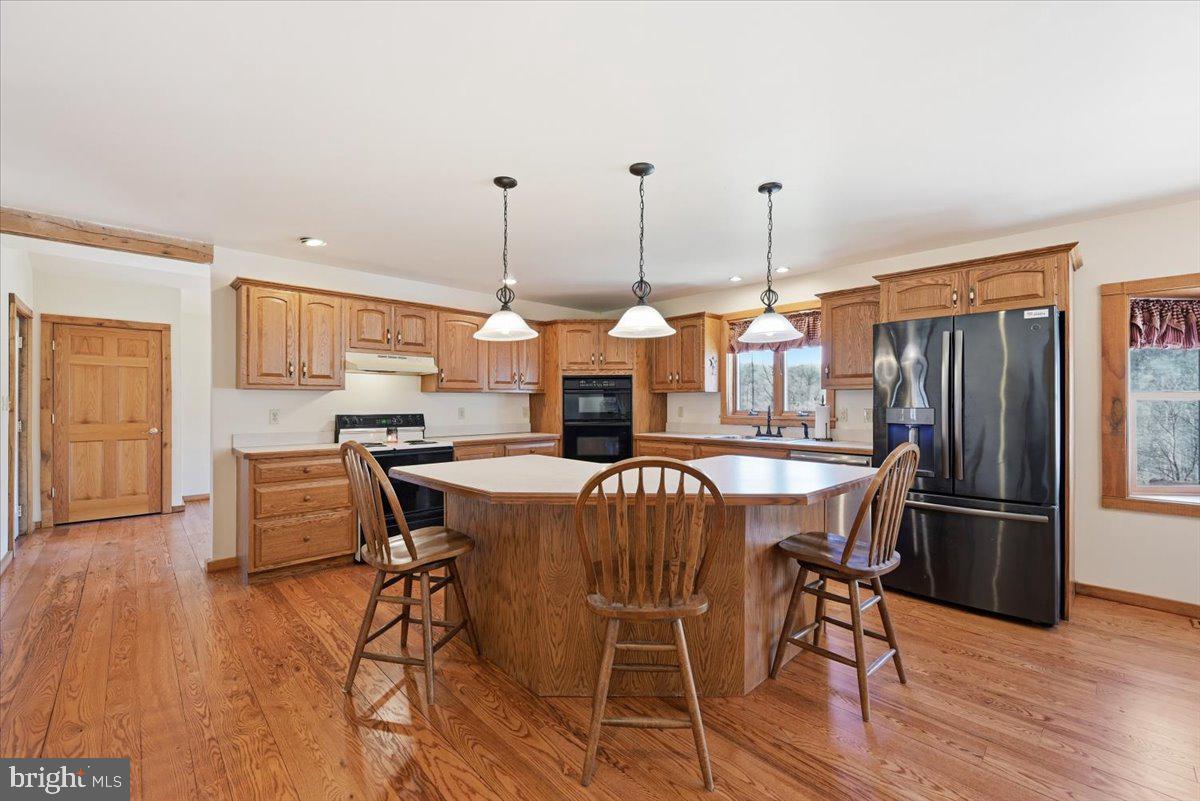 120 Benfield Rd Property Photo 7