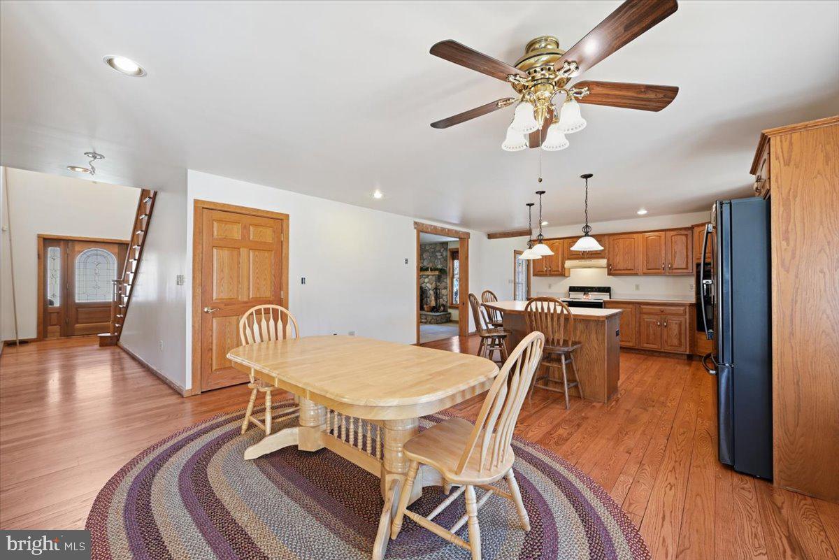 120 Benfield Rd Property Photo 10