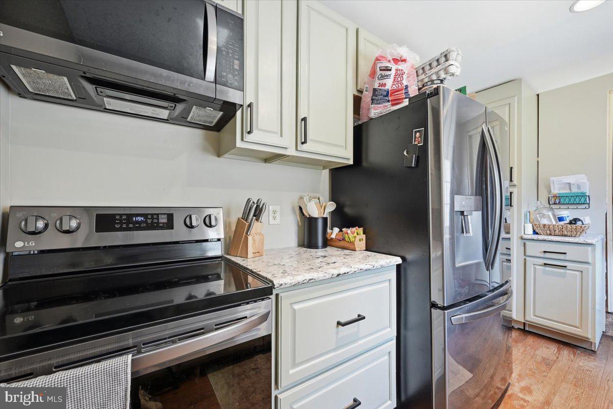 120 Benfield Rd Property Photo 35
