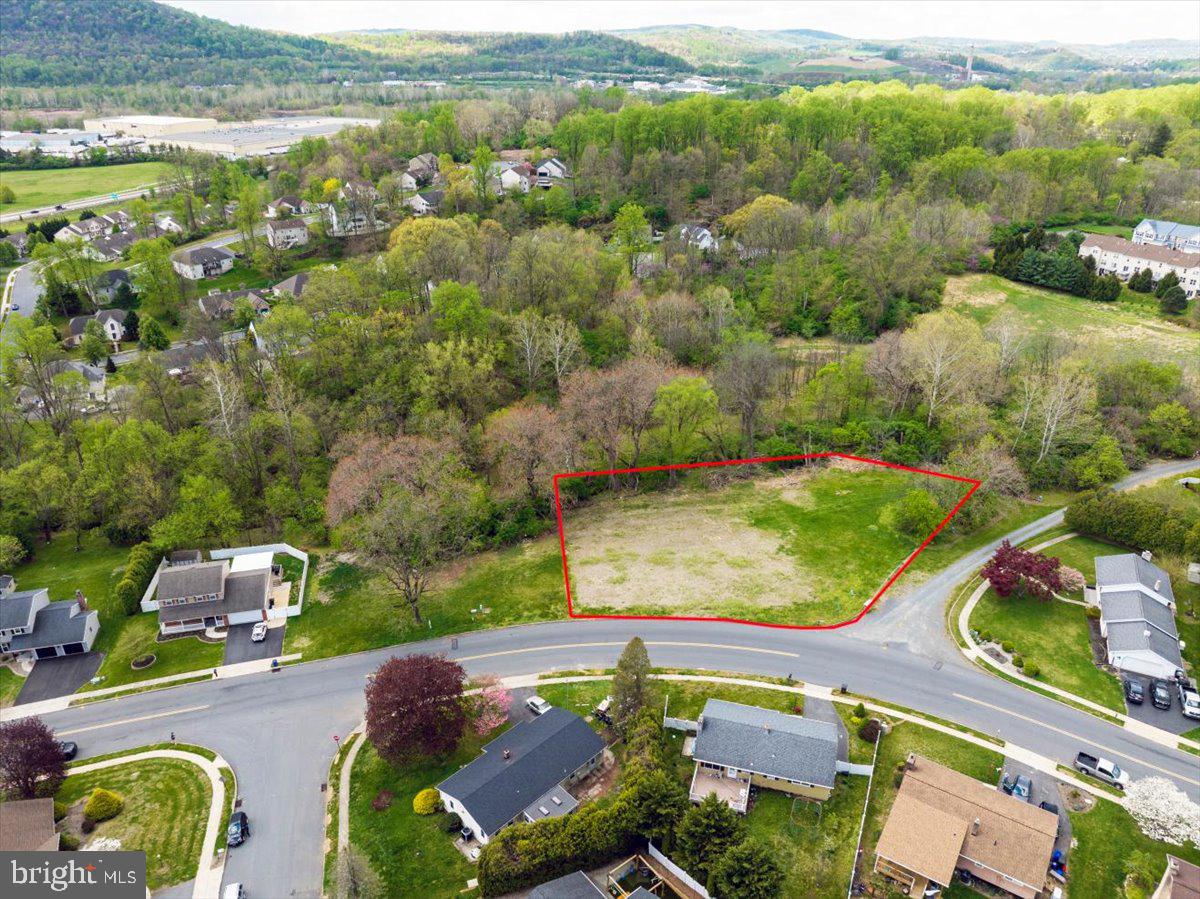 36 Hearthstone & Colin Ct. Property Photo 3