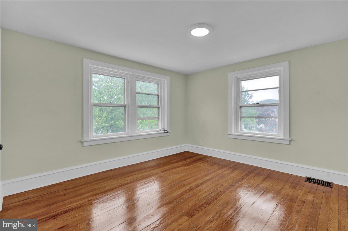 26 Bucks St Property Photo 32