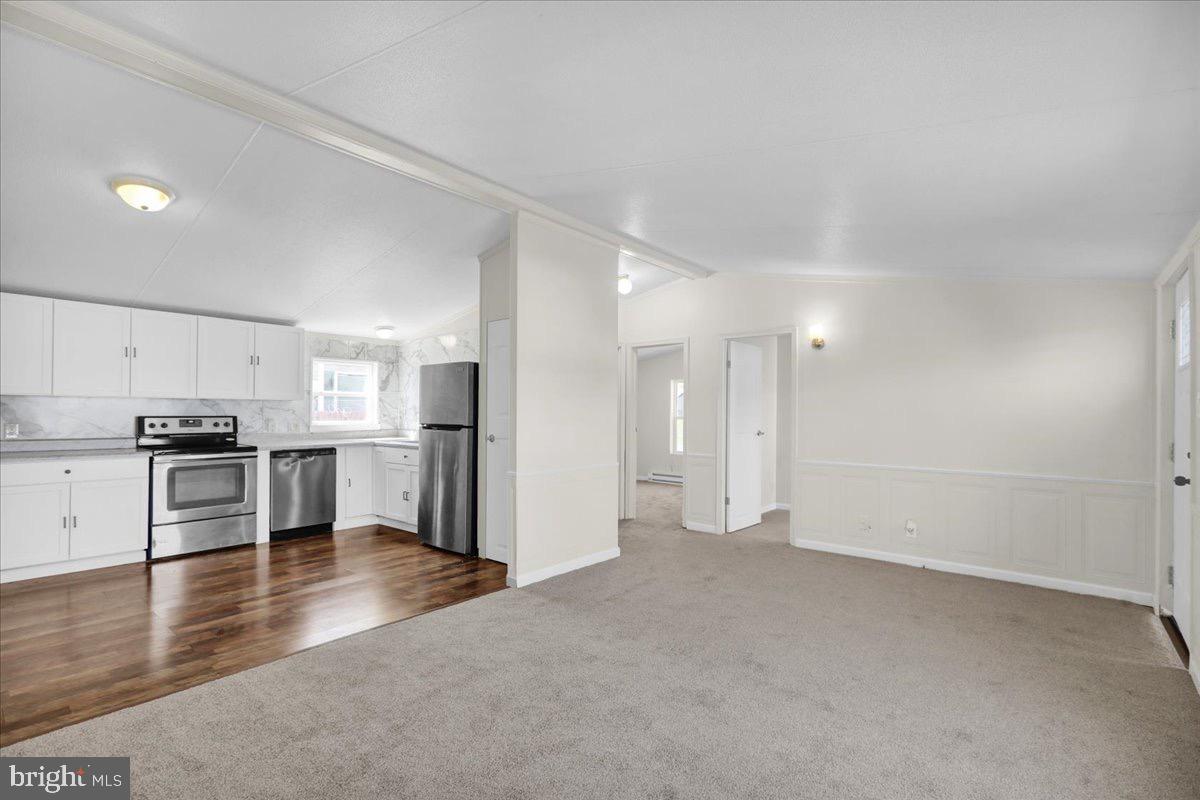 327 Oak St Property Photo 1
