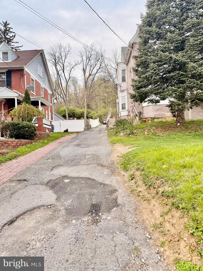 1601 Mineral Spring Rd Property Photo 8