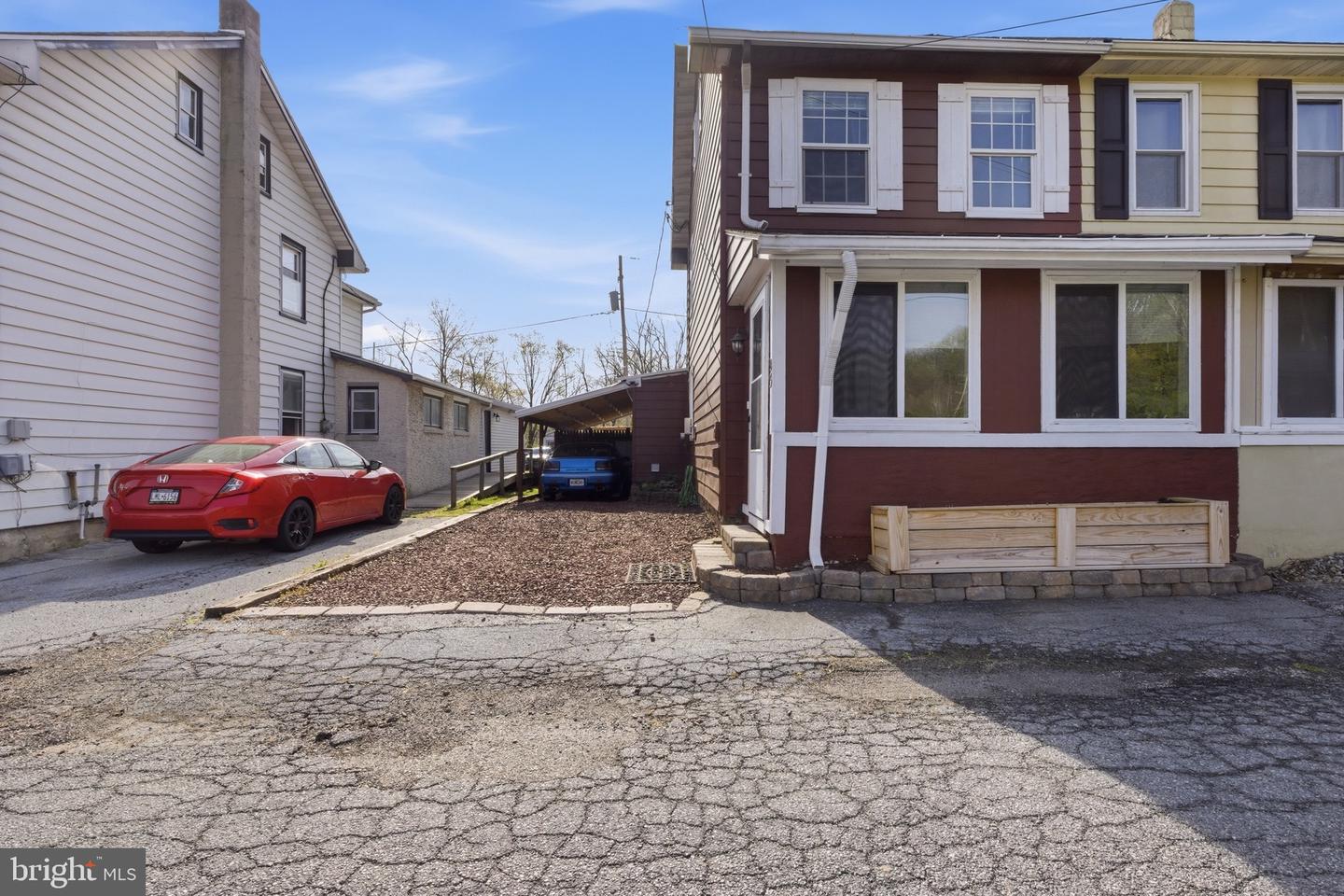 23 SEYFERT DR