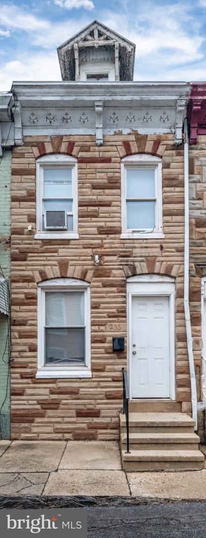235 HUDSON ST Property Photo 1