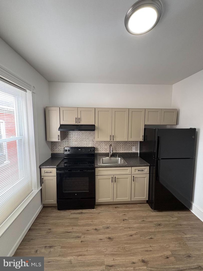 1372 Perkiomen Ave Property Photo 3