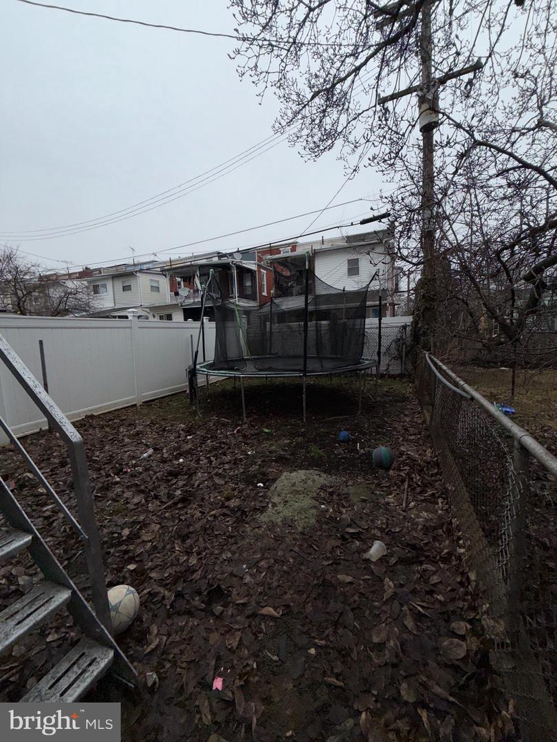 911 N Front St Property Photo 29