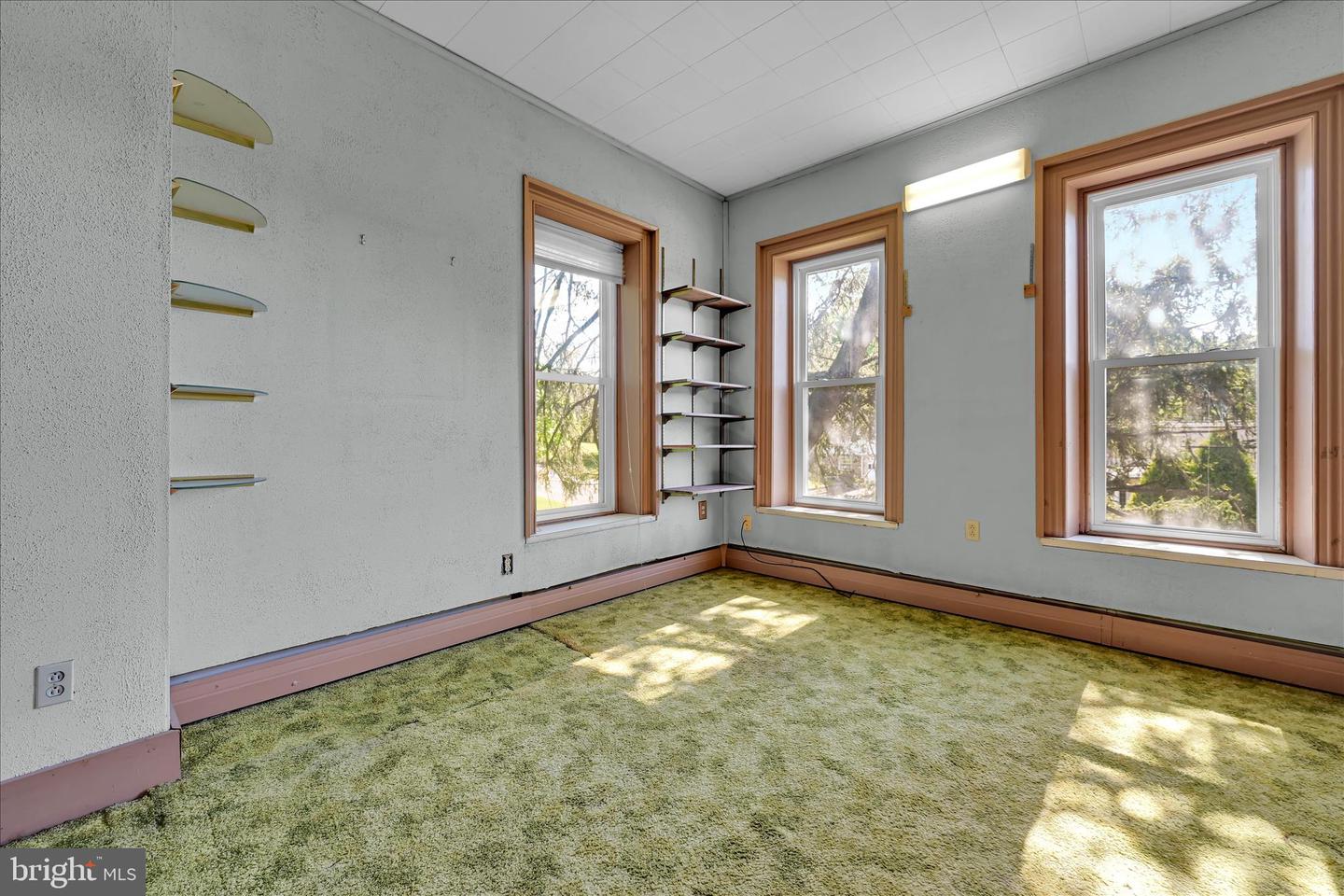 406 Noble St Property Photo 31