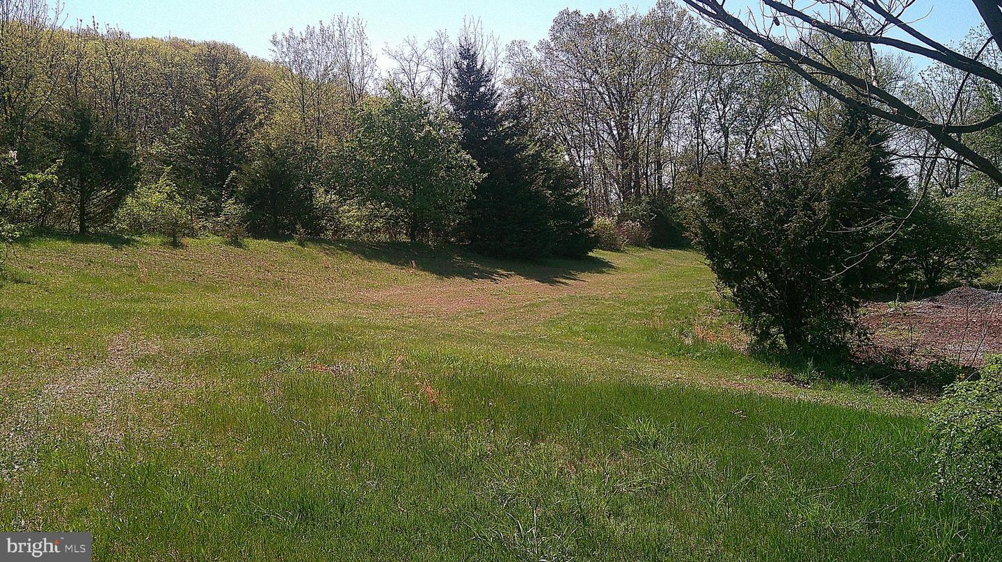 198 Oak Ln Property Photo 2