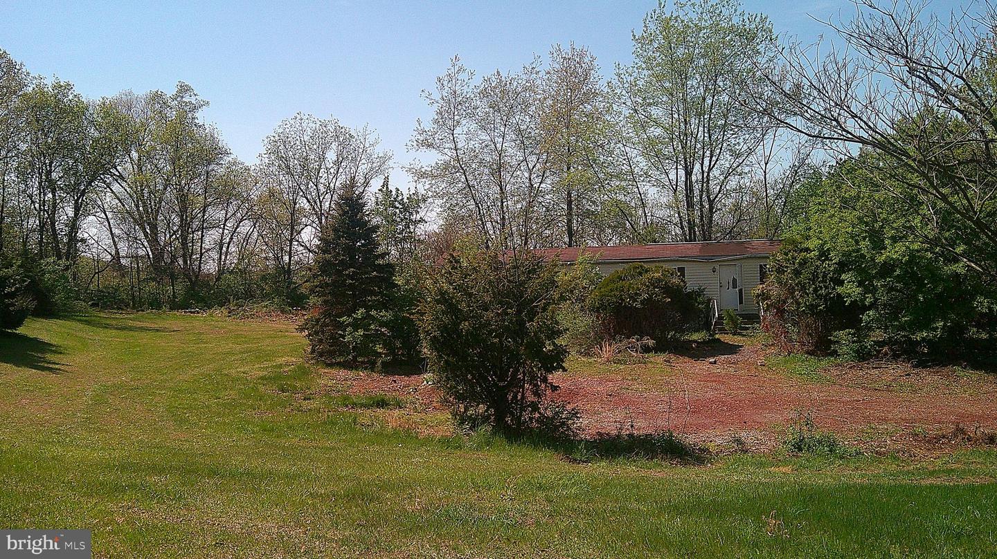 198 Oak Ln Property Photo 3