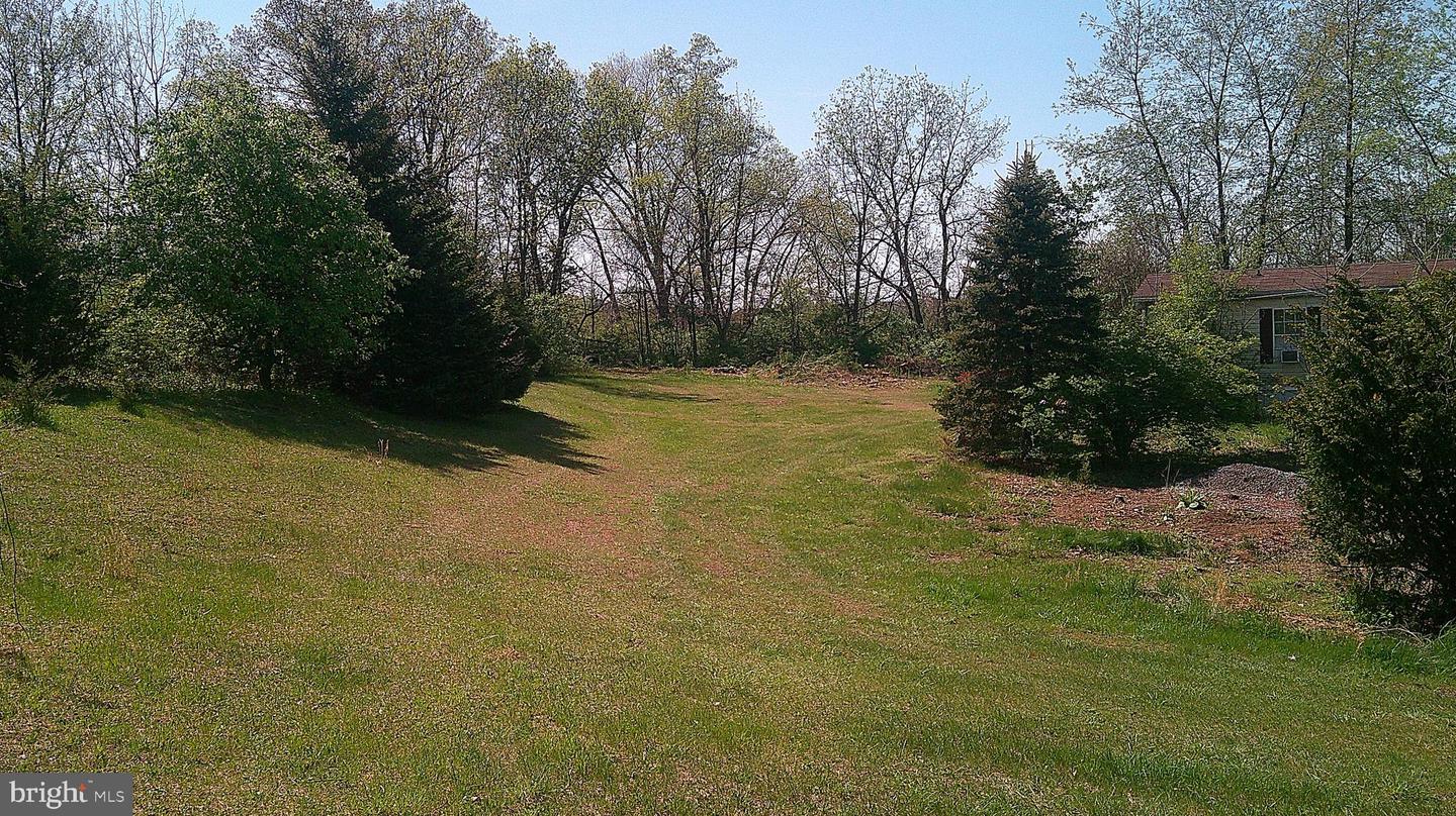 198 Oak Ln Property Photo 4