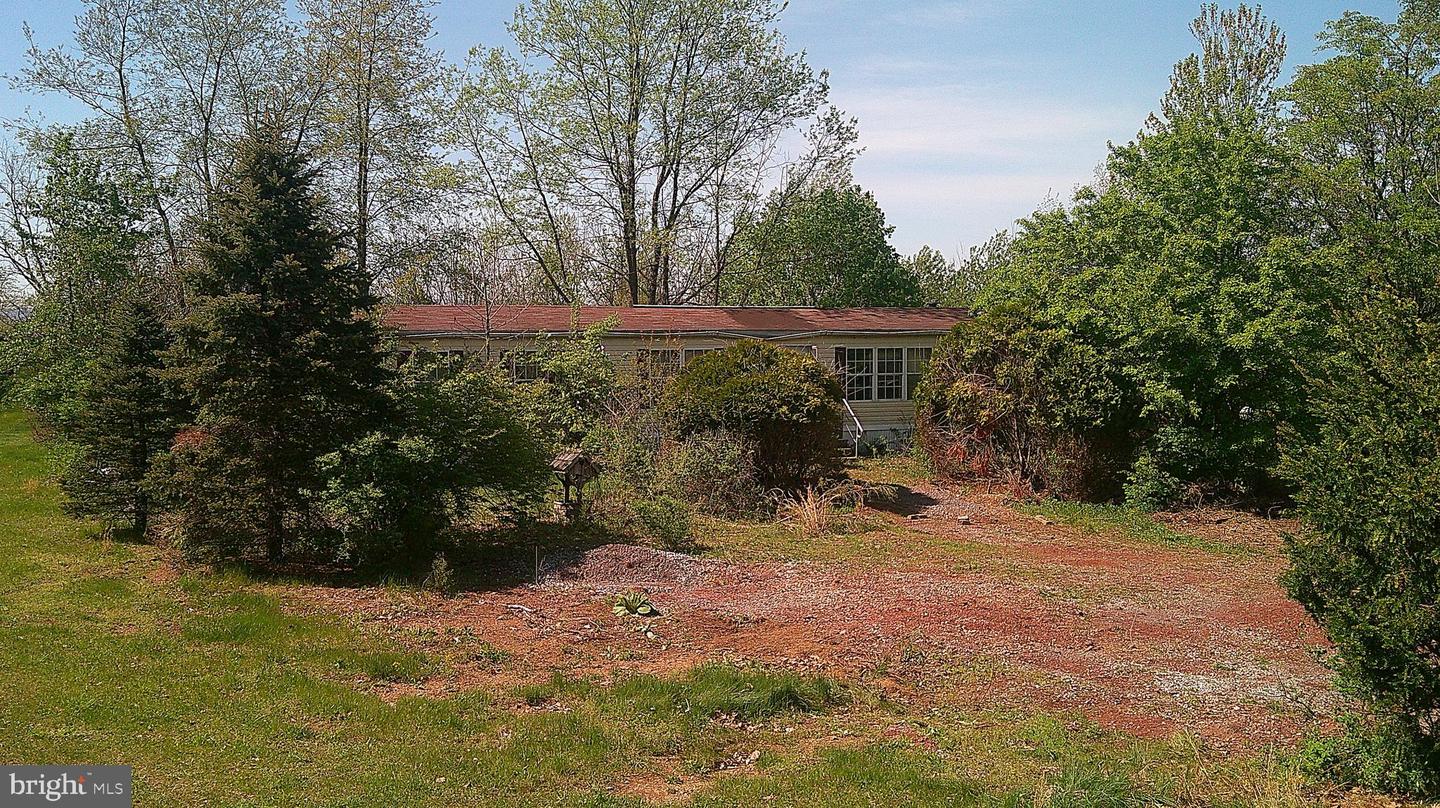 198 Oak Ln Property Photo 5