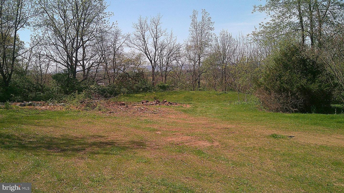 198 Oak Ln Property Photo 7
