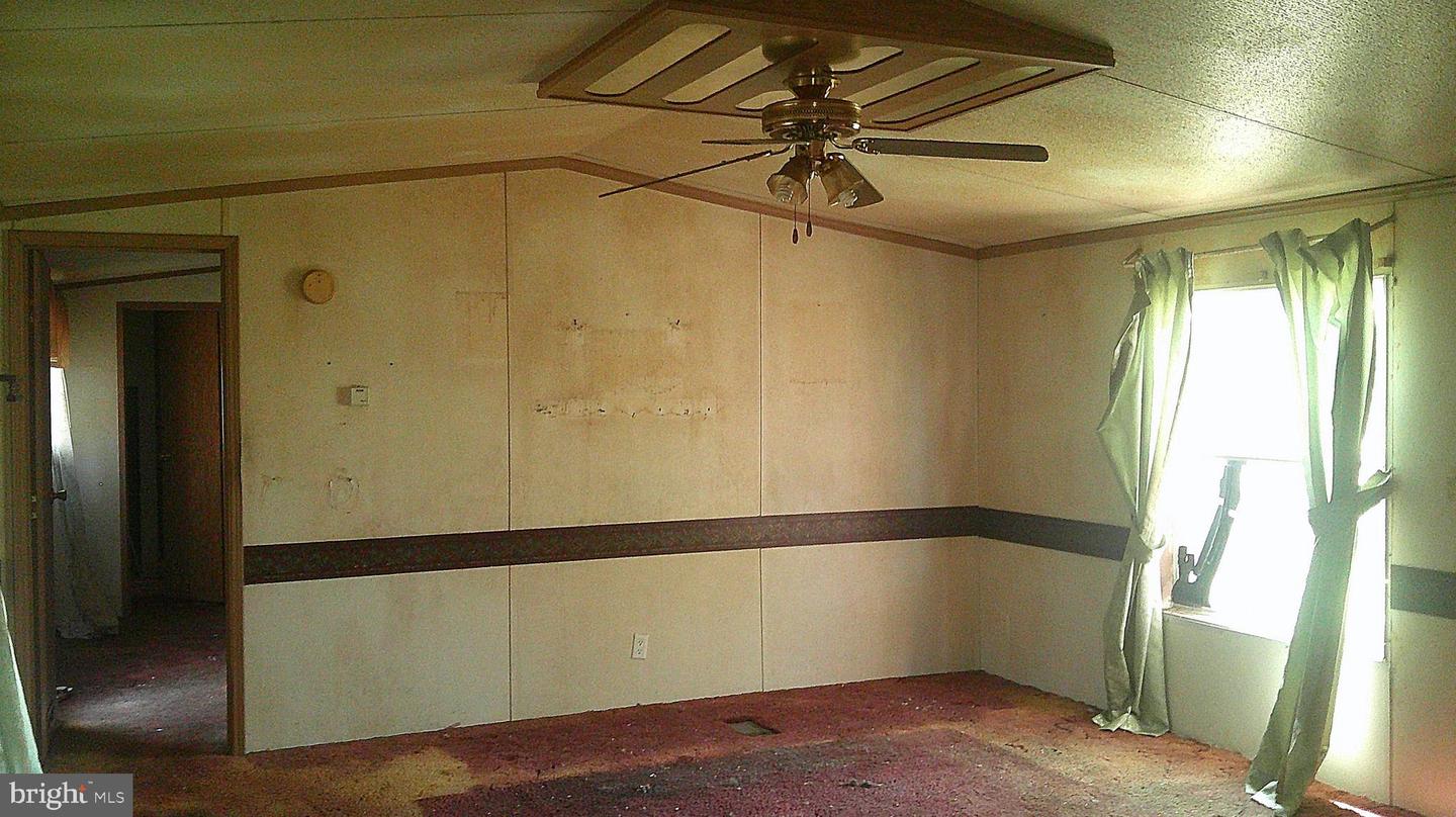 198 Oak Ln Property Photo 13