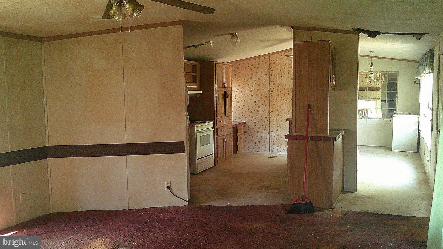 198 Oak Ln Property Photo 16