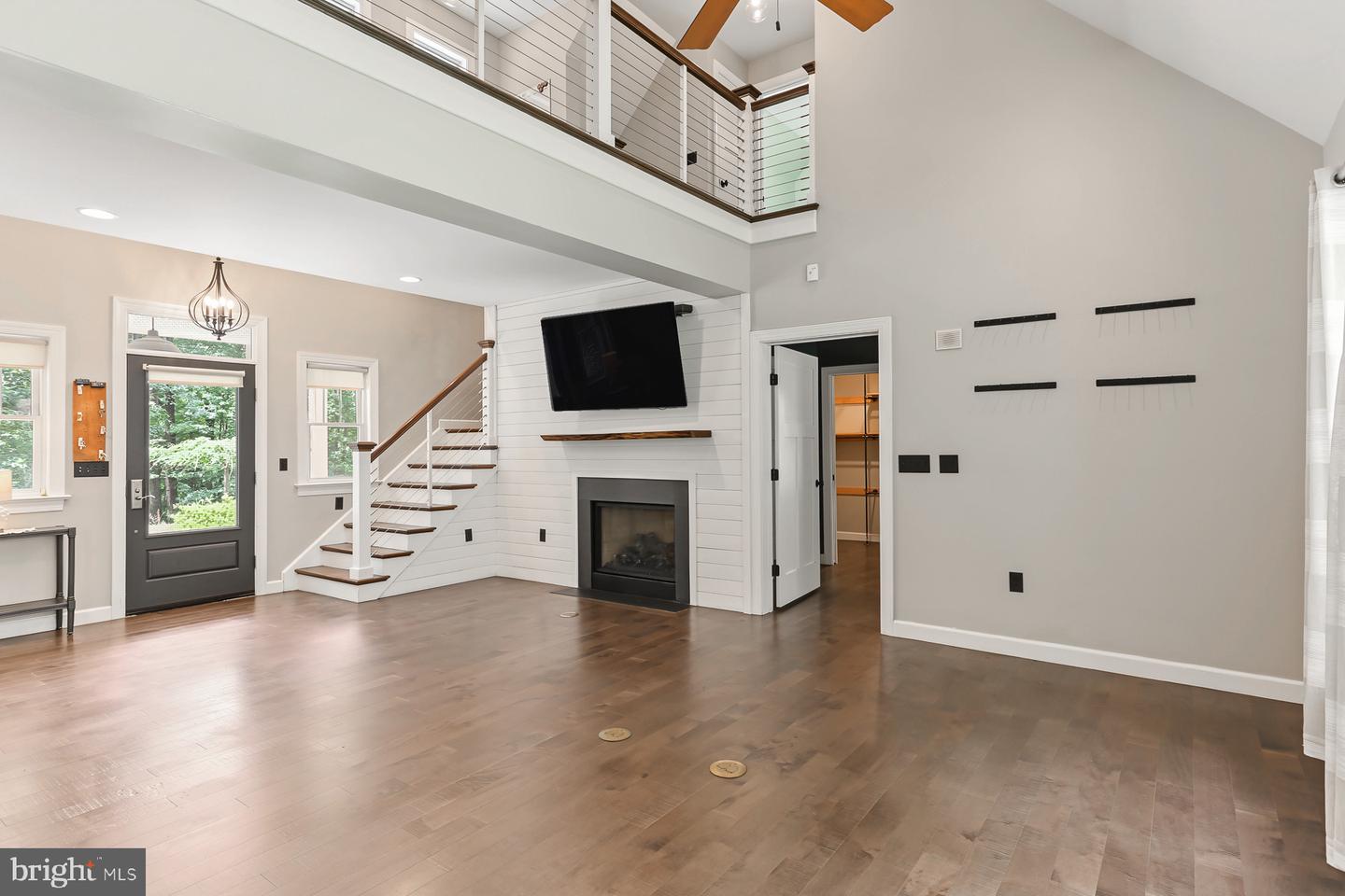 6 Maple Grove Rd Property Photo 2