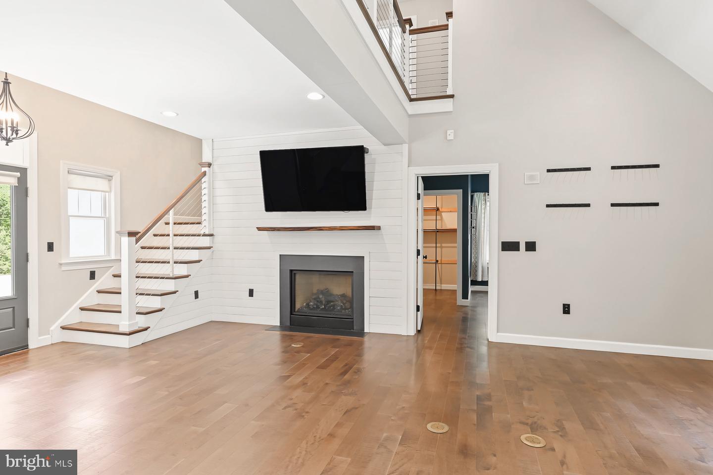 6 Maple Grove Rd Property Photo 3