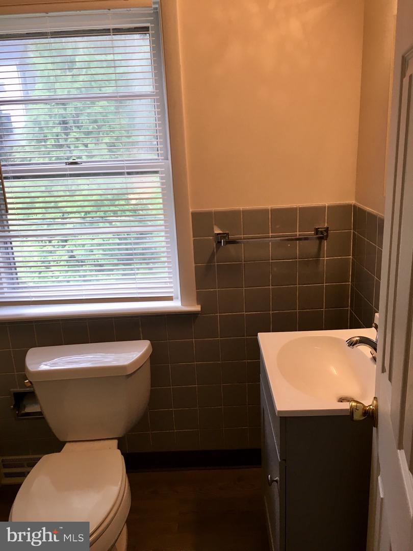 28 Hilbert Ct Property Photo 4