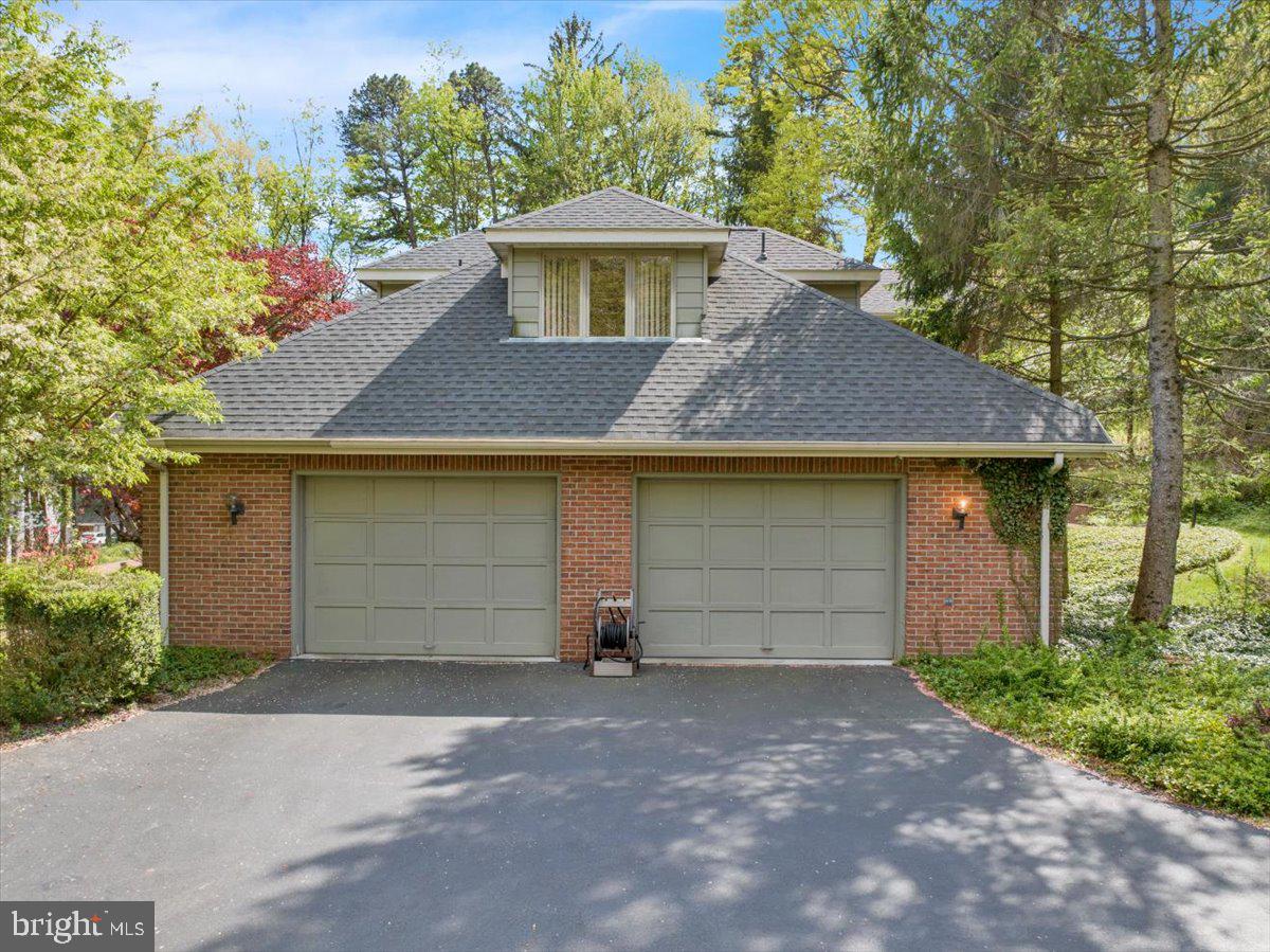 34 Hessian Blvd Property Photo 7