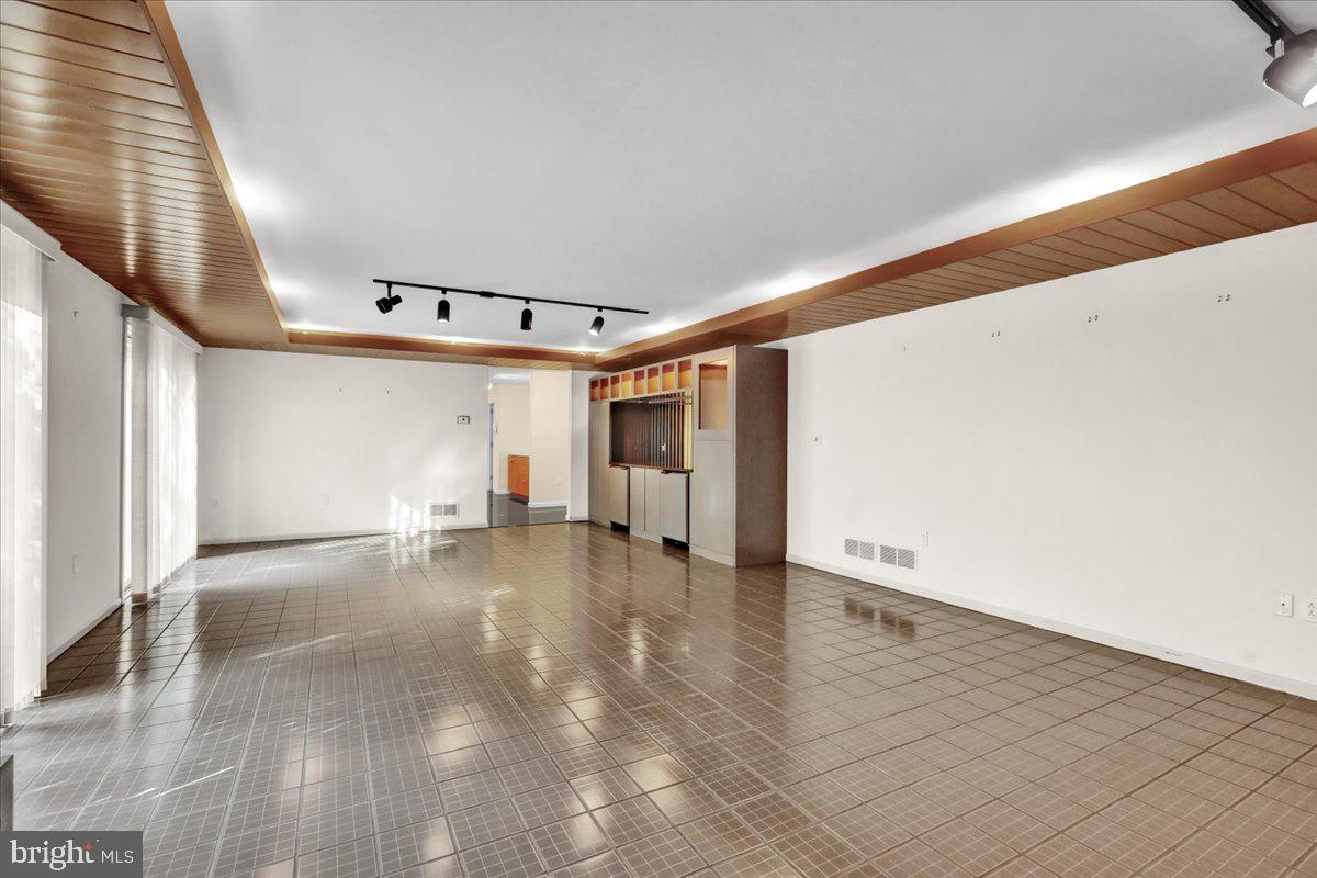 34 Hessian Blvd Property Photo 26