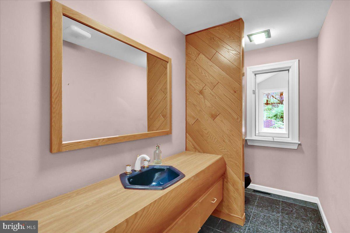 34 Hessian Blvd Property Photo 27