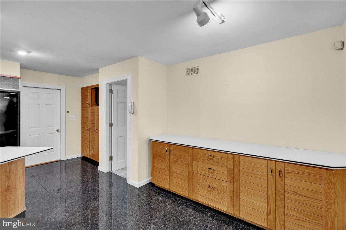 34 Hessian Blvd Property Photo 32