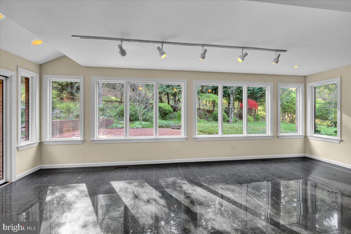 34 Hessian Blvd Property Photo 34