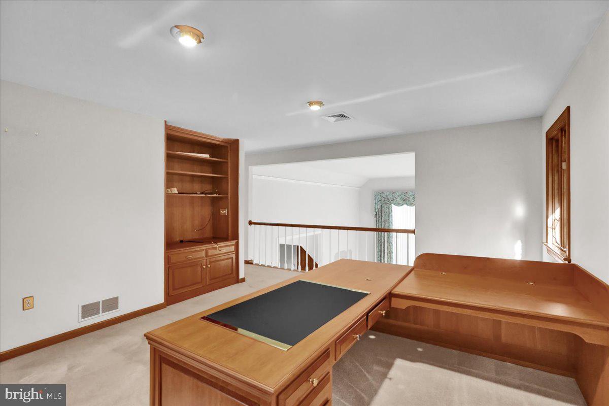 34 Hessian Blvd Property Photo 39