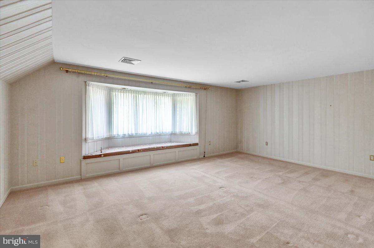 34 Hessian Blvd Property Photo 40