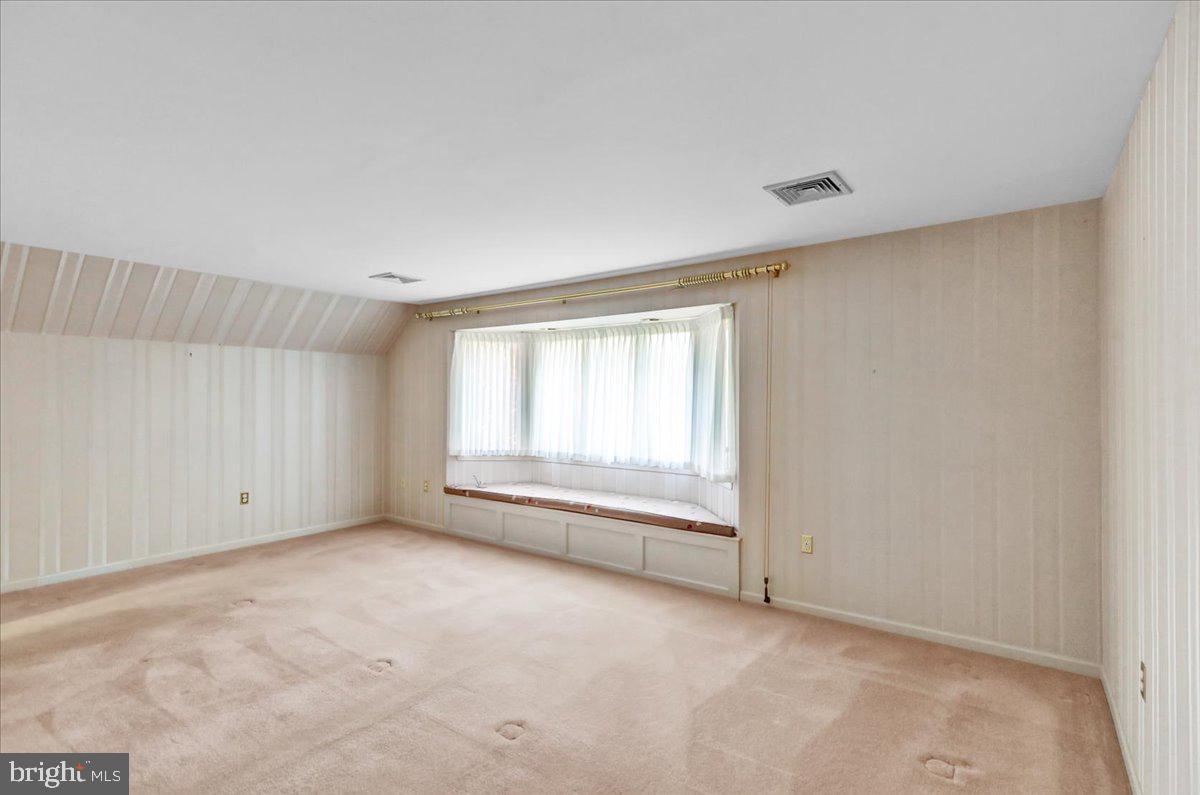 34 Hessian Blvd Property Photo 41