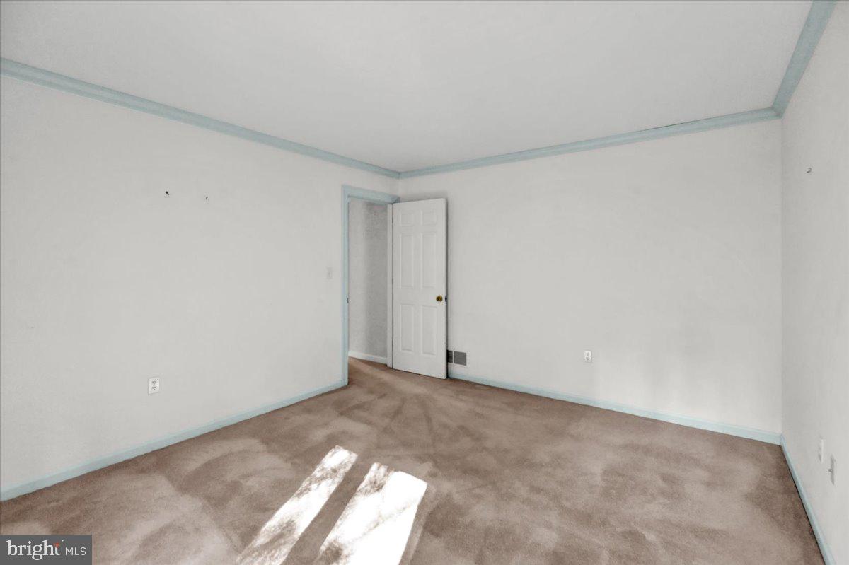 34 Hessian Blvd Property Photo 48